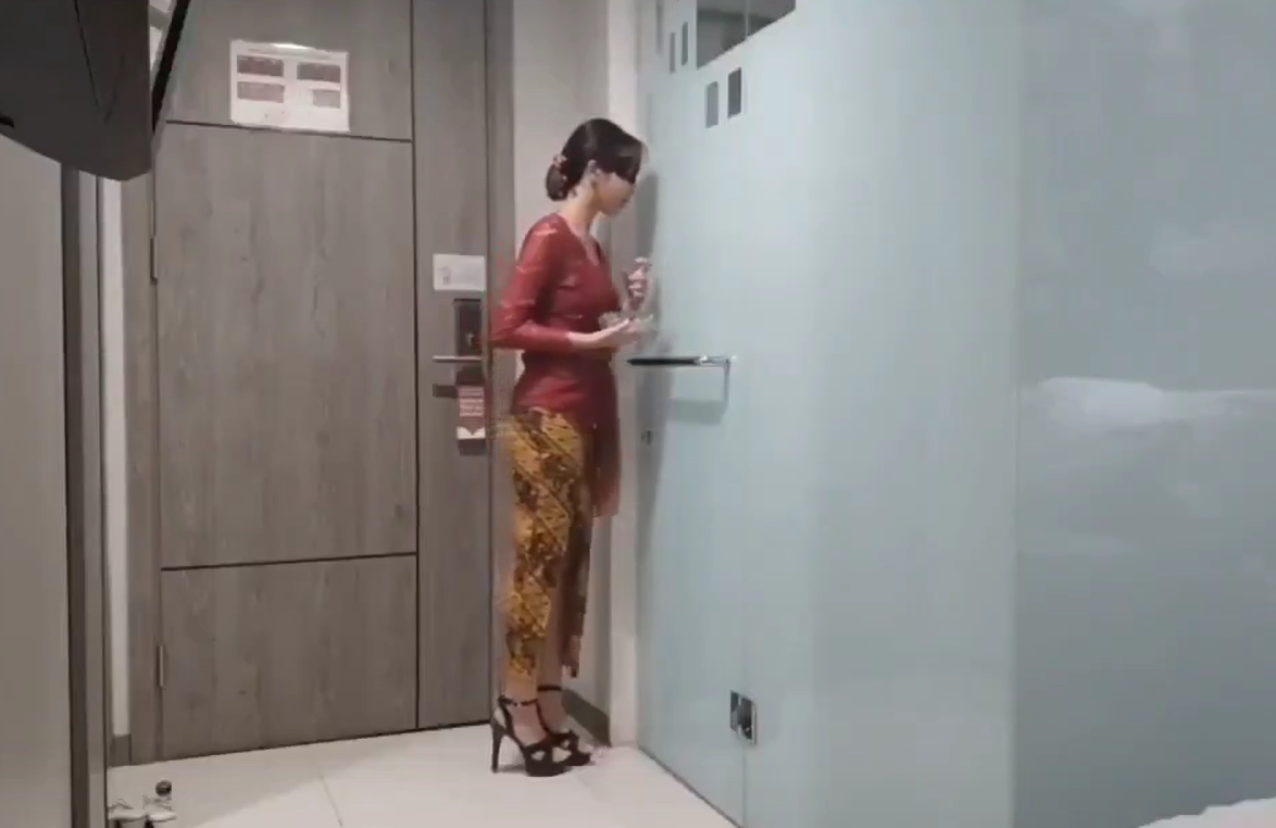 OM Gadun Kepalang Sanghayy Pelayan Hotel Tampat OM Nginep Di Ajak Wikwik